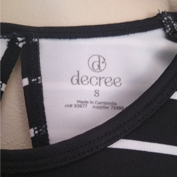 NWT Decree Sleeveless Crop Top - Picture 3 of 3